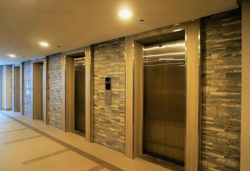 استودیو استاندارد با چشم‌انداز باغ, Eighty One Building C53j Condotel