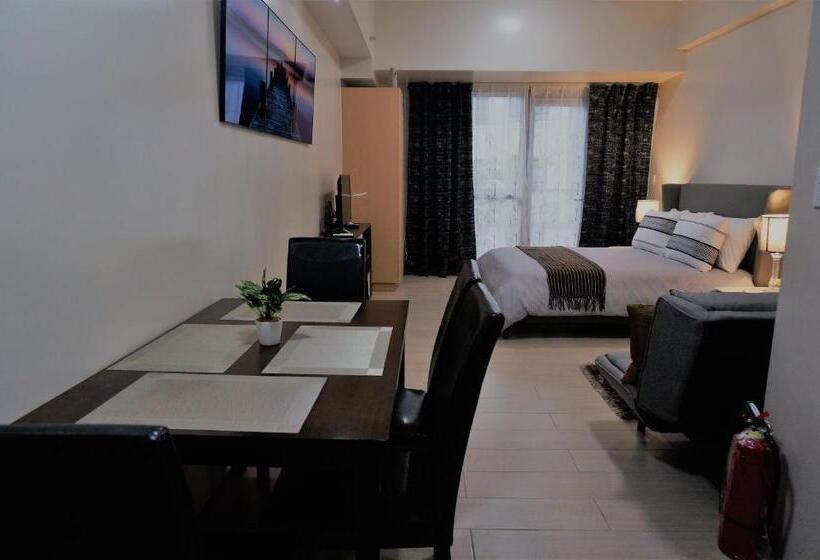 استودیو استاندارد با چشم‌انداز باغ, Eighty One Building C53j Condotel