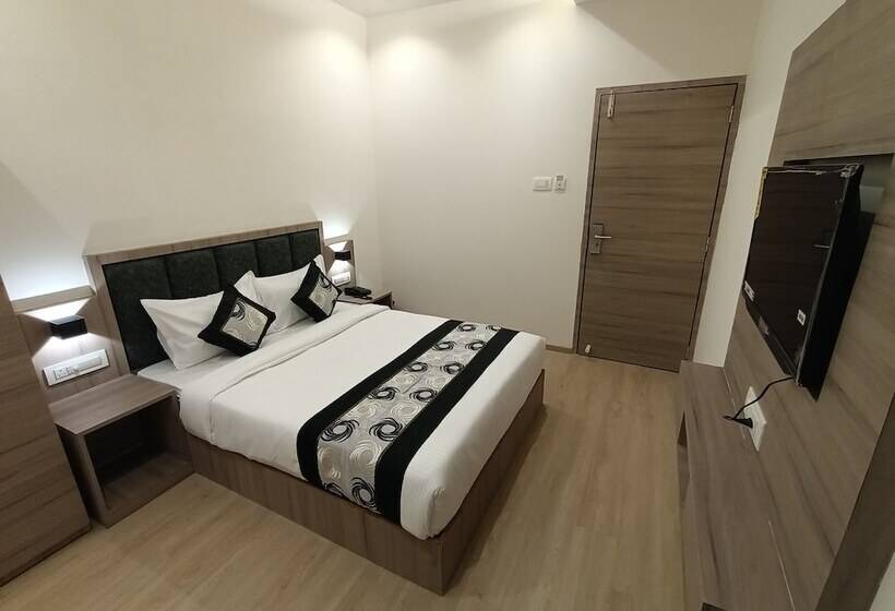 اتاق لوکس, Beverly Palace Santacruz   Near Bkc   Mumbai Airport T1