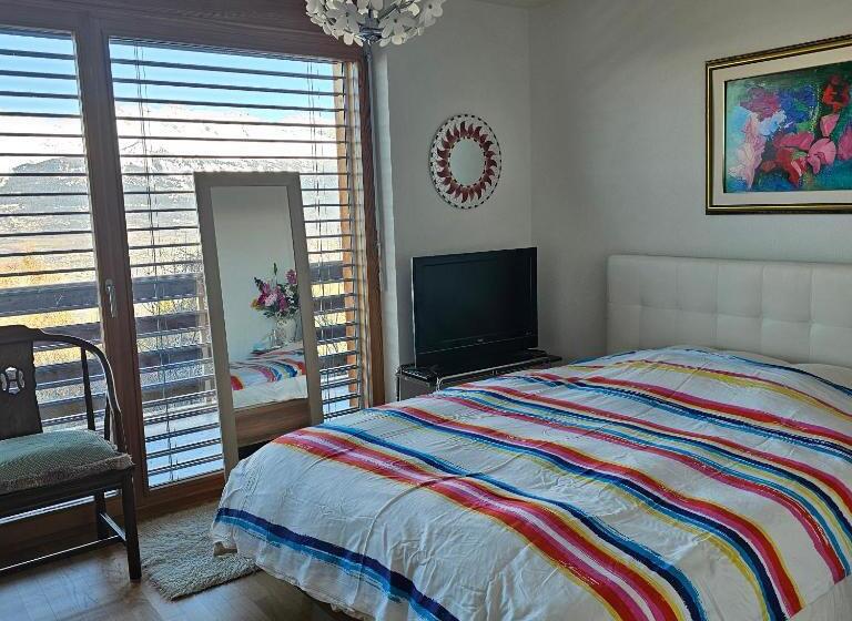 스탠다드 룸 킹사이즈 침대, Appartement Meublé à Louer à Nax