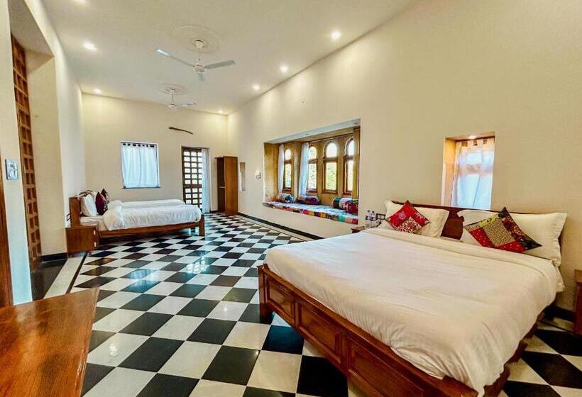 Family Suite, Vasudev Niwas