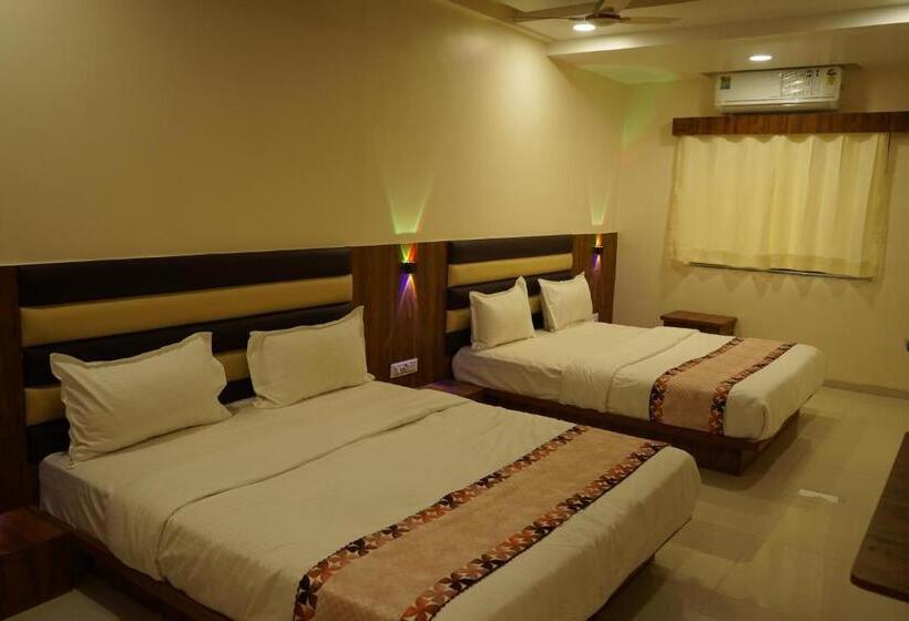 豪华三人间, Metro Inn