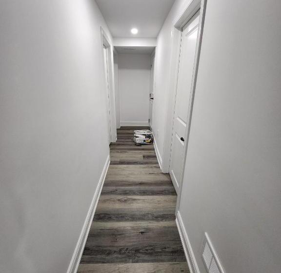 带共用浴室的标准房间, New Modern Room In Innisfil