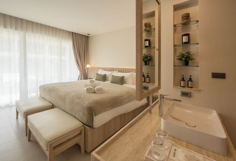 Номер Deluxe Вид на Бассейн, Niranapa Boutique Resort