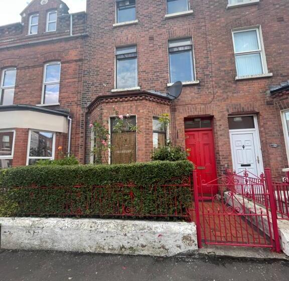 חדר דלוקס, House In Antrim Road