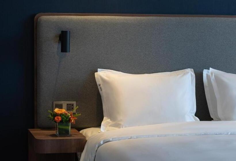 带大床的套房, Holiday Inn Express Weifang City Center, An Ihg