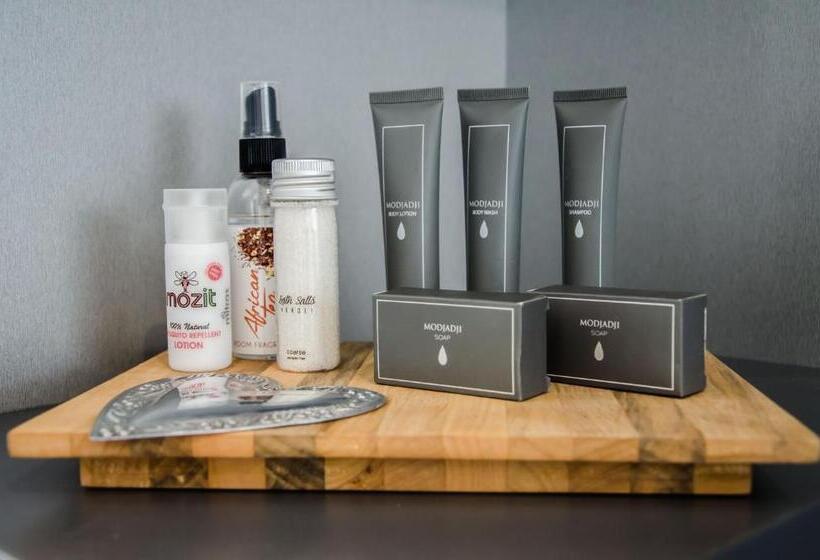 غرفة إدارية ثلاثية, Chill Pepper Boutique