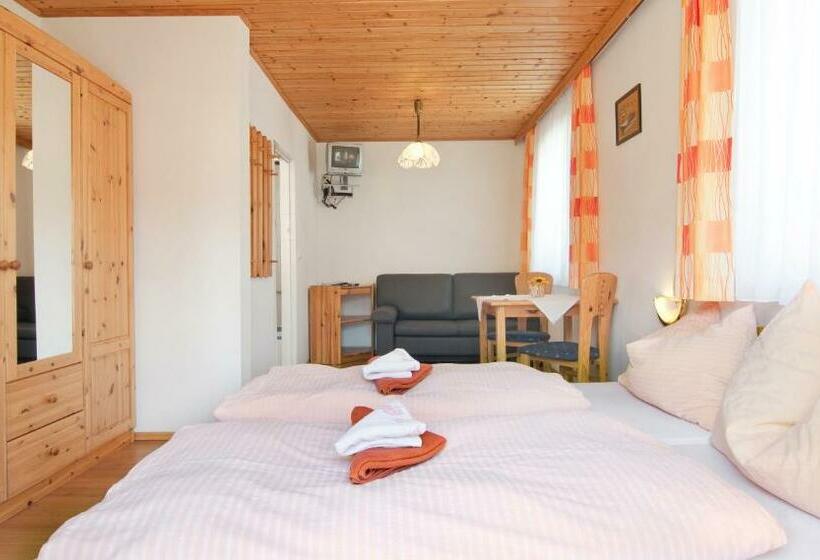 Номер Стандарт с Балконом, Gästehaus Lutschounig