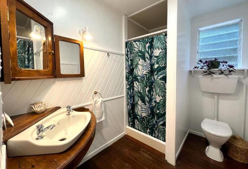 디럭스 룸 킹사이즈 침대, Riverhead Villa