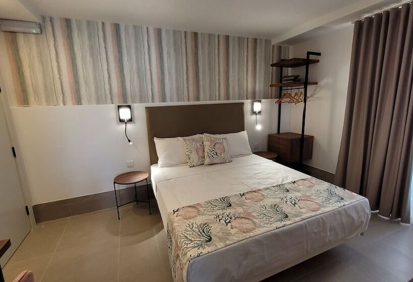 استودیوی استاندارد, Aqueduct Boutique B&b