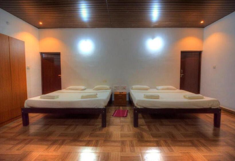 带阳台标准四人间, Jungle Bride Resort   Sakleshpur