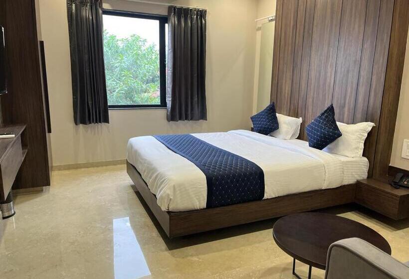 スーペリアールーム, Maruti Group Of Hotels   The Shivam