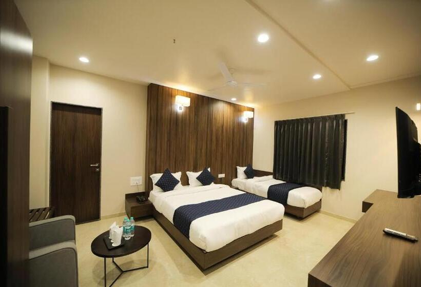 スーペリアトリプルルーム, Maruti Group Of Hotels   The Shivam