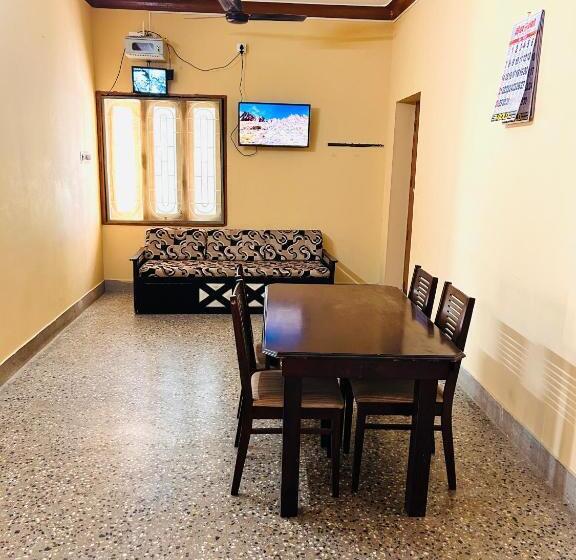 Номер Deluxe с Балконом, Sirvachur Madhurakalli Amman Guest House