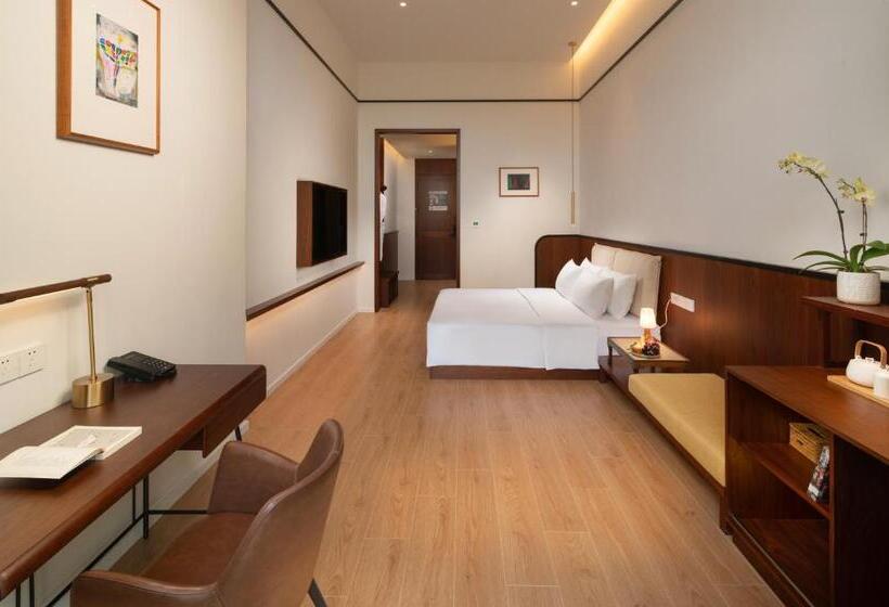 اتاق لوکس با تخت بزرگ, Wuyu Hotel, Smart Park & Happy Valley Jinshansi Metro