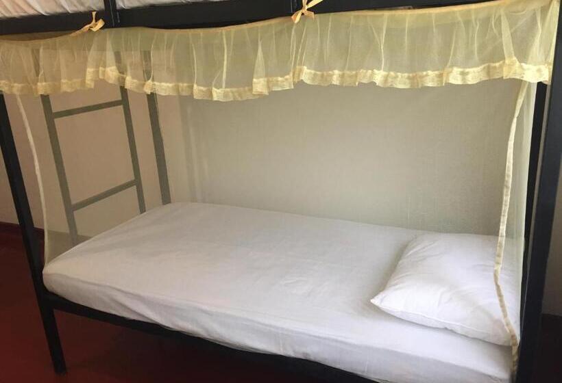 Кровать в Общей Комнате, Best Hostel Yala