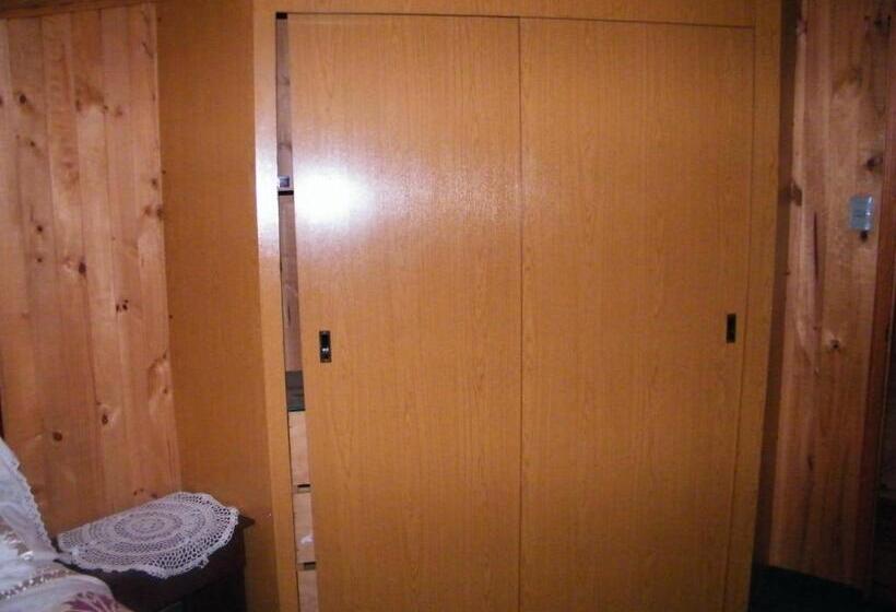 Standardrum Delat Badrum, Hospedaje Amapola
