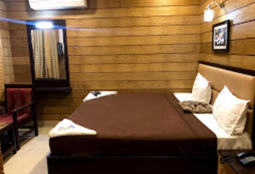 اتاق لوکس با تخت بزرگ, Sri Arulmuthu Residency Madurai