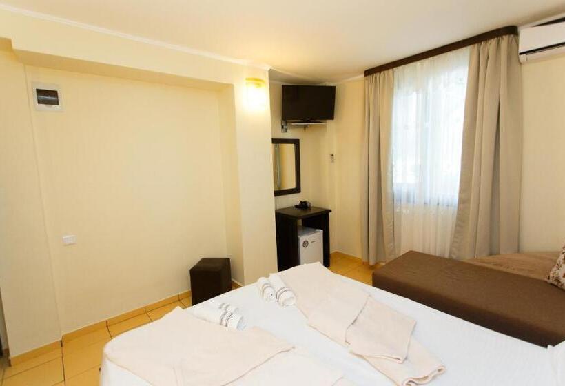 اتاق استاندارد سه نفره, Vila Sandra