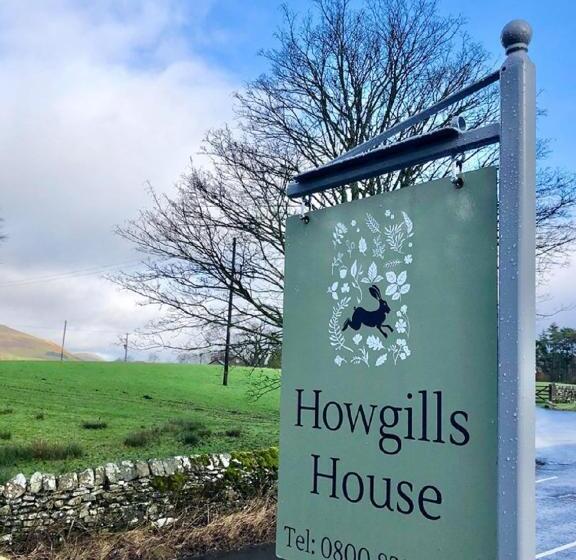 이코노미 룸, Howgills House