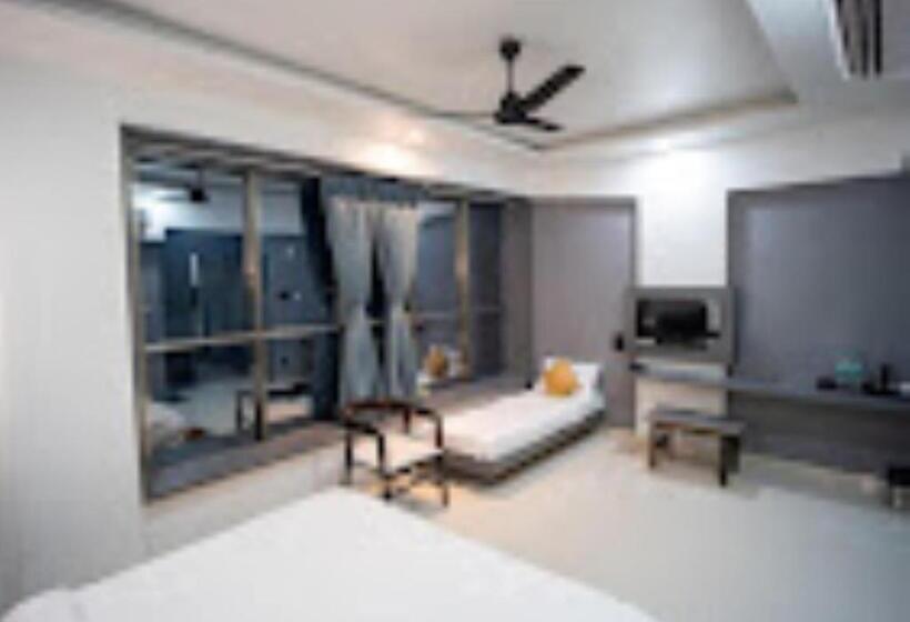 Номер Deluxe Кровать Кинг, Oberon Solapur