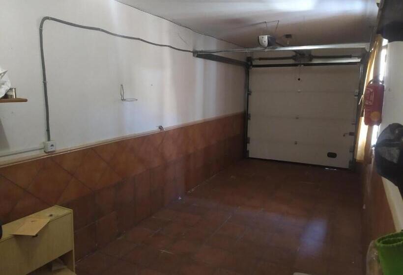 اتاق استاندارد با سرویس بهداشتی مشترک, Habitacion Privada Triple Toledo