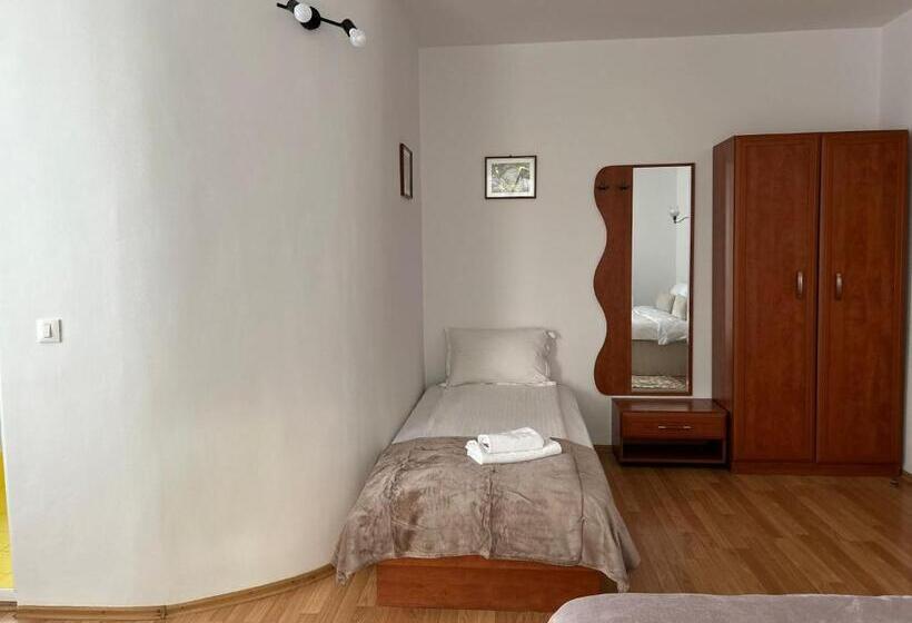 غرفة قياسية ثلاثية, Ambra Room S