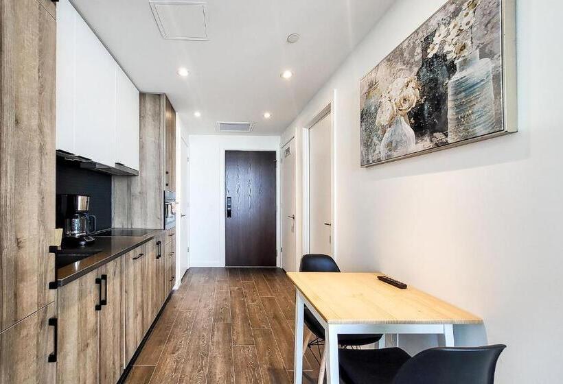 Студио Стандарт с Террасой, Downtown Kitchener Modern Condo