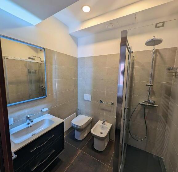 Chambre Deluxe, Benedict Rooms