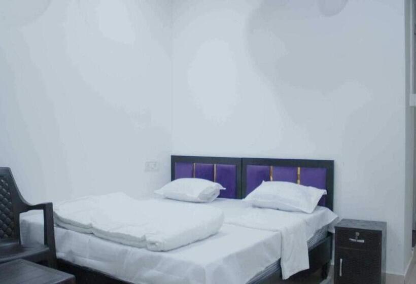 Трехместный Номер Классика, Oyo Hotel Blu Moon