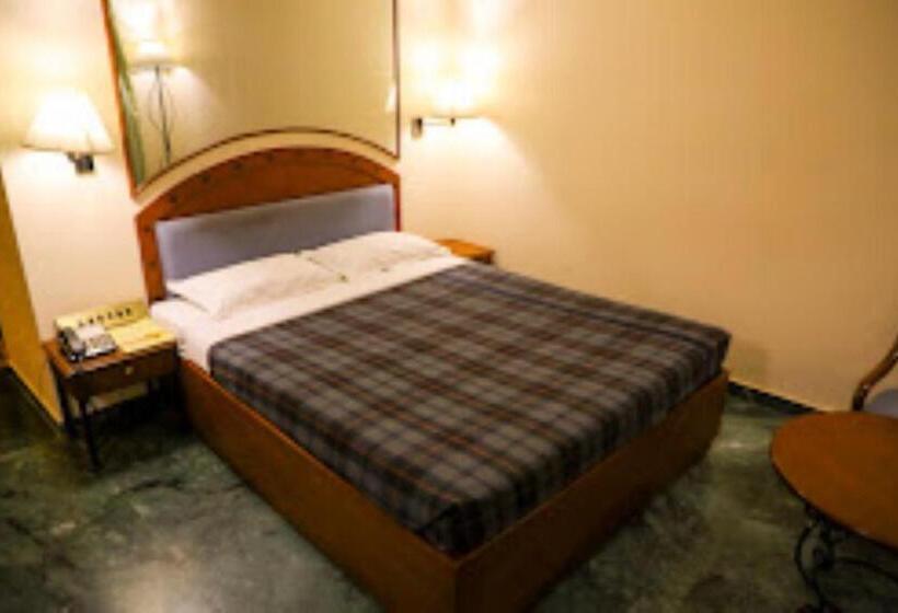 Студия Deluxe, The Hotel Airport , Vadodara