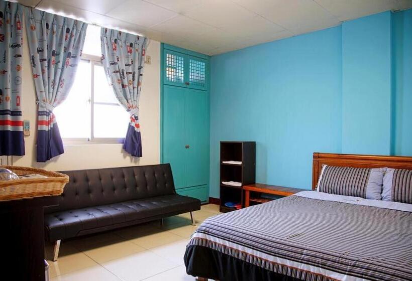 اتاق لوکس با بالکن, Zhu House