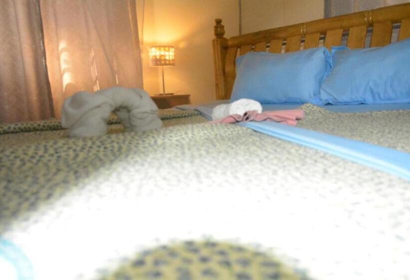 اتاق لوکس با بالکن و چشم‌انداز دریا, Lakeshore Bed And Breakfast
