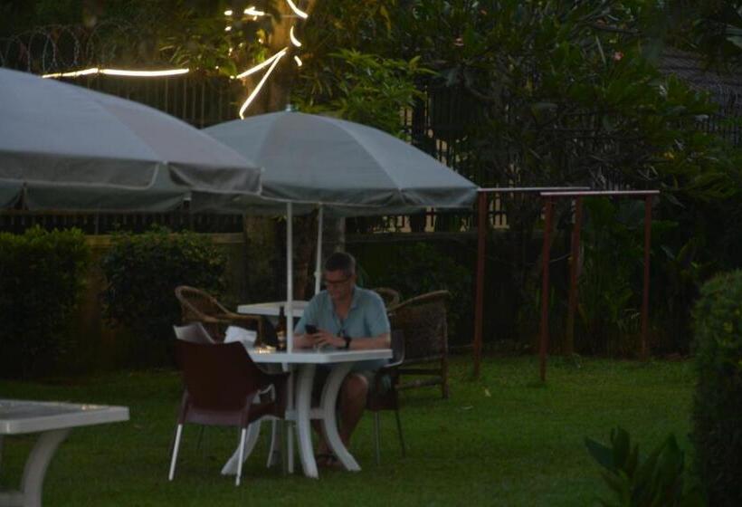 اتاق خانوادگی, Lakeshore Bed And Breakfast