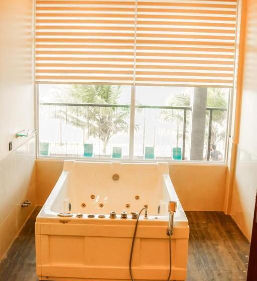 Семейный Номер, Hiru Beach Resort