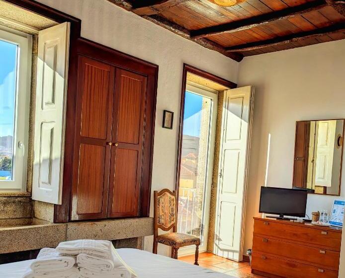 Номер Стандарт с Балконом, Torre De Santiago   Guest House