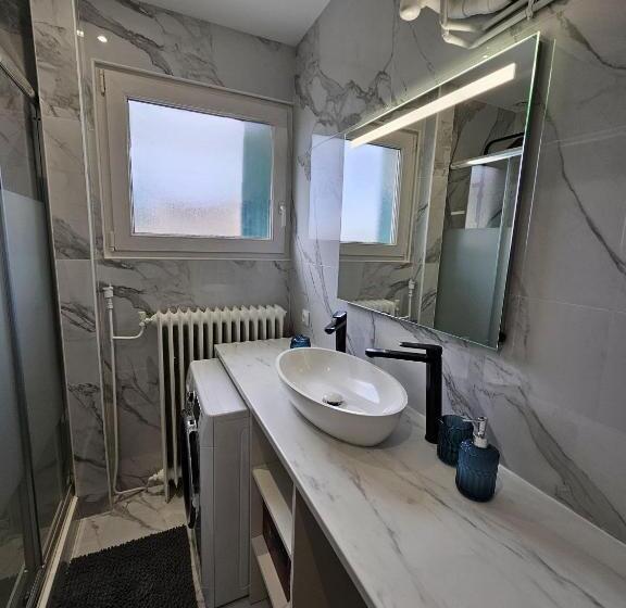 Номер Стандарт, Maison Spacieuse Privatisée Ou à La Chambre   Places De Parking