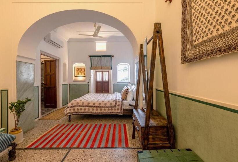 带大床的高级房间, Sum Jaipur
