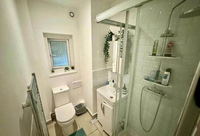 Четырехместный номер эконом класса с общей ванной комнатой, Downtown Chic Private Bedrooms In King S Cross 4