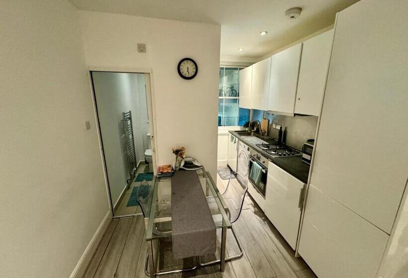 Номер Стандарт Четырехместный Совместный Санузел, Downtown Chic Private Bedrooms In King S Cross 4