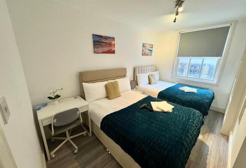 Четырехместный номер эконом класса с общей ванной комнатой, Downtown Chic Private Bedrooms In King S Cross 4