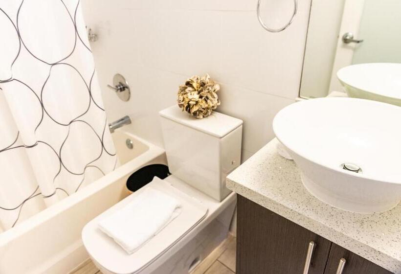 Люкс, Waterside Hotel And Suites