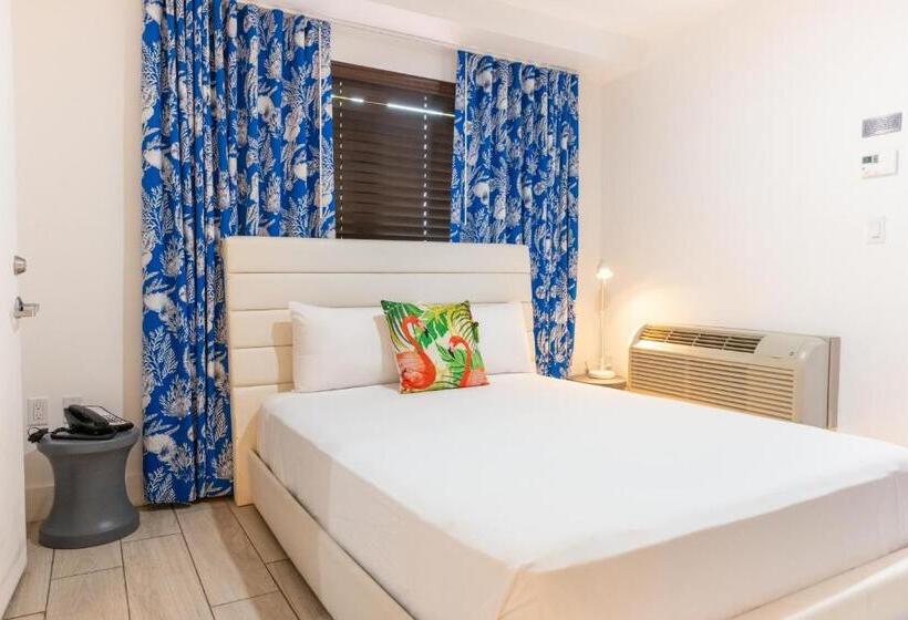 Люкс, Waterside Hotel And Suites