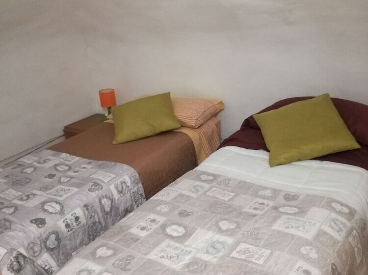 اتاق استاندارد چهار تخته, B&b Pompeilog