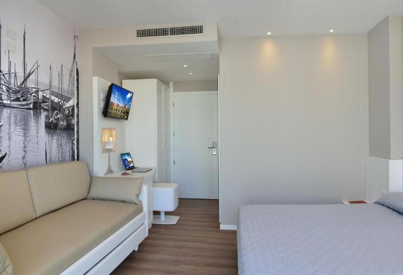 이그제큐티브 트리플, Embassy Hotel & Spa