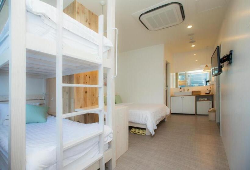 اتاق سوپریور خانوادگی, Hostel Haru