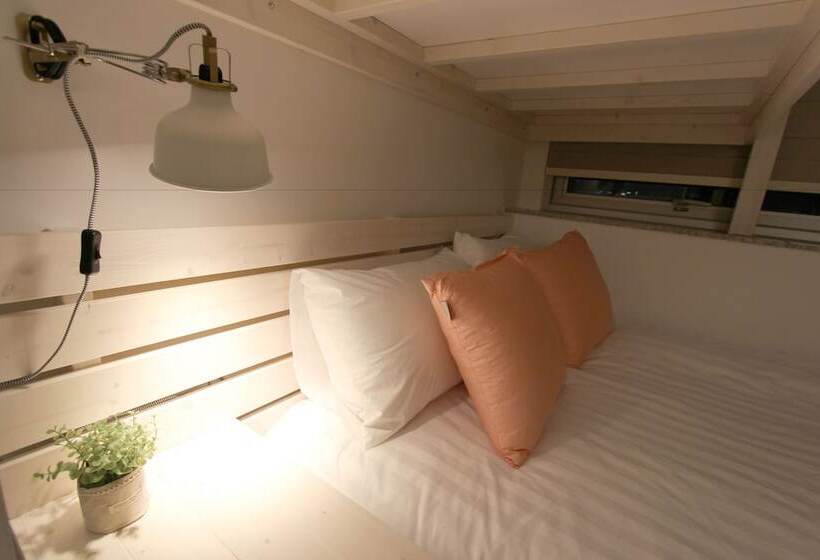 اتاق استاندارد سه نفره, Hostel Haru