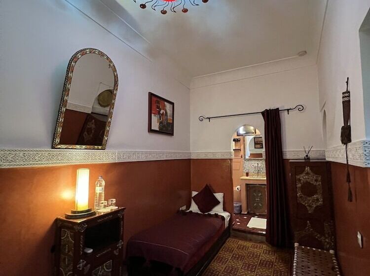 سوییت جونیور, Riad Andalla