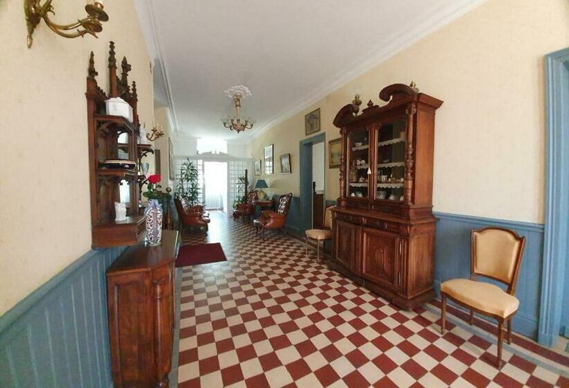 Номер Стандарт Вид на Сад, Manoir De Tireveste