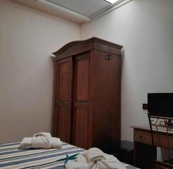 이코노미 룸, Altamarea